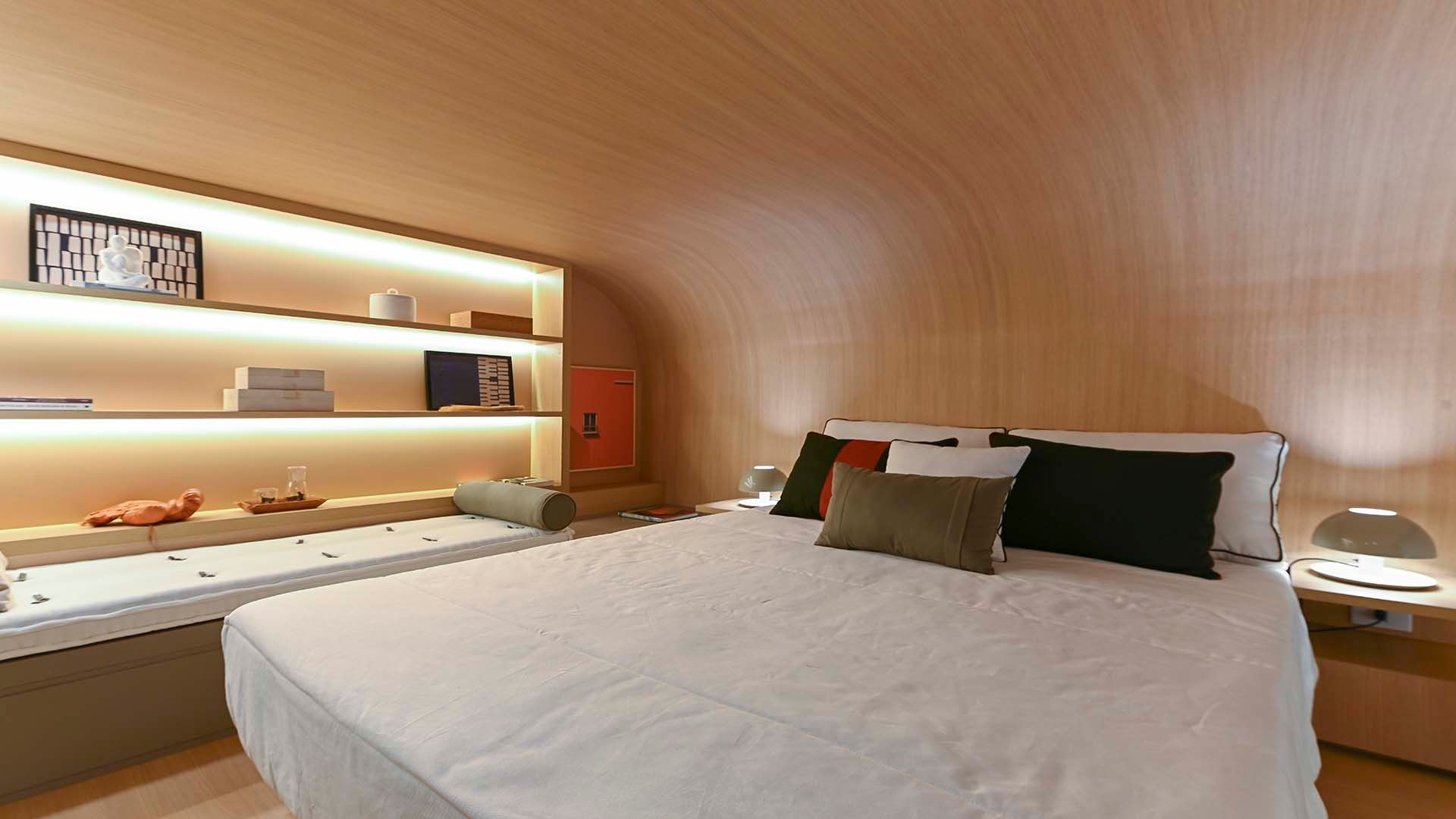 Studio decorado 41,09m² privativos, com pé-direito de 3,90m